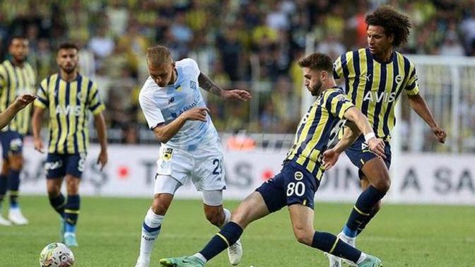 Fenerbahçe kendi evinde Dinamo Kiev'e 2-1 mağlup oldu. Sizce Türk takımları son dönemler Avrupa'da neden başarısız oluyor?