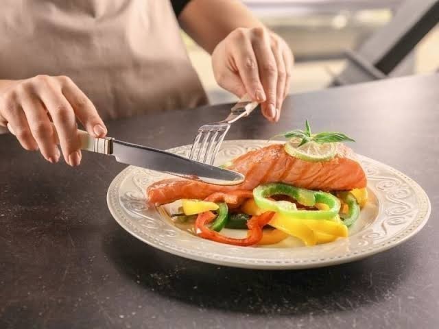 Dışarıda yemeğinize ekmek banar mısınız?