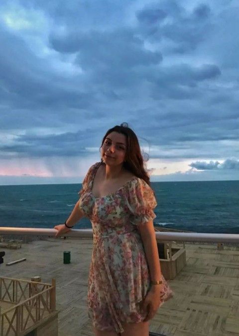 Benim gibi çiçekli elbiseler giymeyi seven var mı?