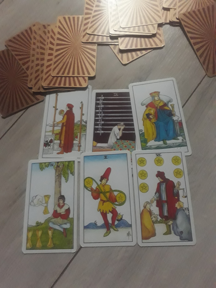 Kendime tarot bakamamaya basladim bilinçaltım devreye giriyortarottan anlayan varsa benim icin sectigiim kartları yorumlayabilirm?