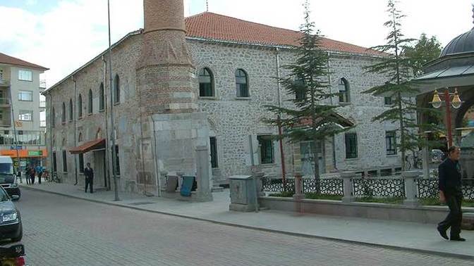'Caminin elektrik borcunu ödeyen kişi cennete girer' denildi. Sizce ödeyen kişi cennete girer mi?