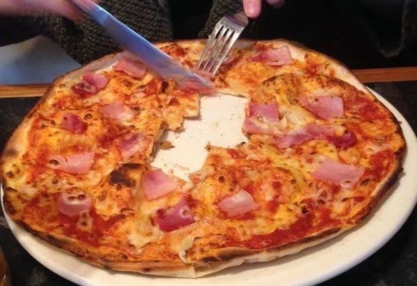 Pizza çatalla yenir mi?