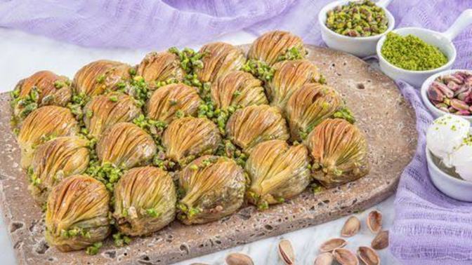 Çikolatalı midye baklava mı, fıstıklı midye baklava mı?