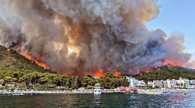 Marmaris yine alevlere teslim! Turistik bölgelerdeki ormanlar neden sürekli yanıyor?