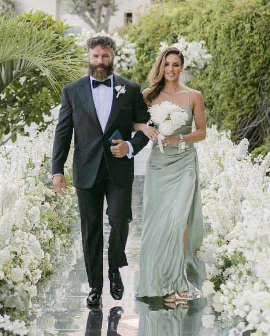 Ünlü poker zengini Dan Bilzerian Sonunda başardım notunu paylaşarak evlendiğini paylaştı. Şaşırdınız mı?