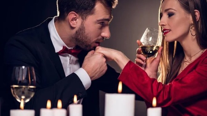 Yeni tanıştığınız hâlde, yüzyıllardır tanışıyormuş gibi hissettiğiniz bir aşk mümkün mü?