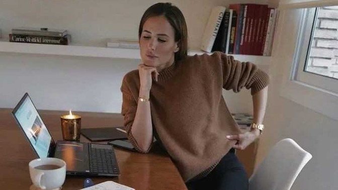 Hala kadınların "selam, merhaba" mesajıyla düştüğünü sanan erkekler var mı?