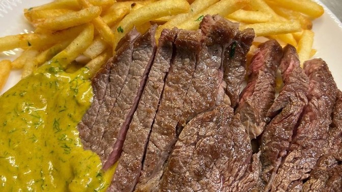 Cafe De Parıs Soslu Antrikot nasıl gözüküyor?