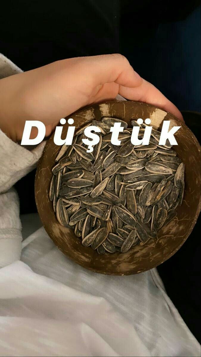 Şu çekirdeği eline alınca bir bırakamayan ben miyim?