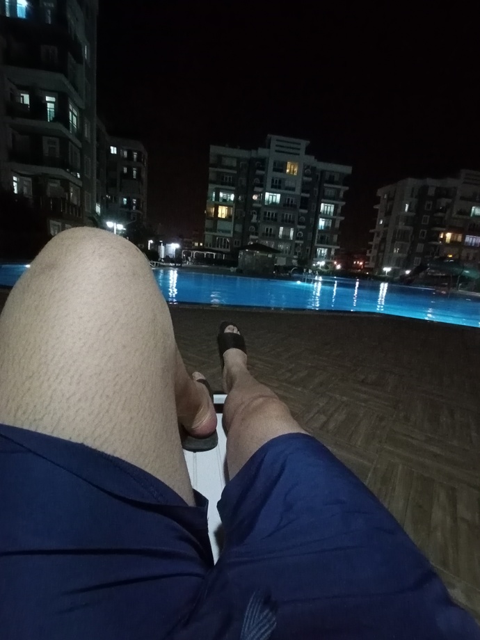 Yaz aylarında ne sıklıkla denize ya da  havuza girersiniz? Ne kadar zaman geçirirsiniz?