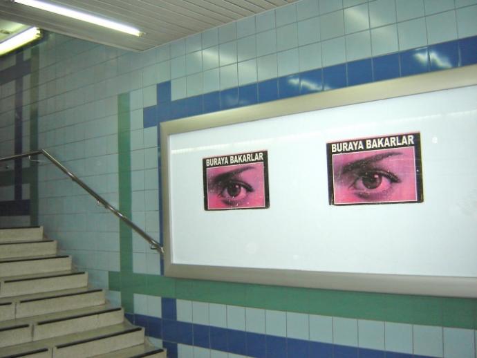 Ankara  metrosundaki "Buraya Bakarlar " yazısı nedir?