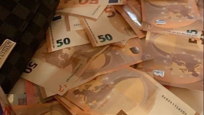 Erkekleri parası icin kullanmak dogru mu?