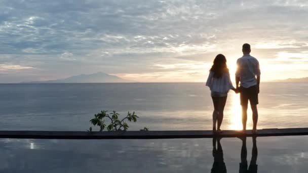 Sevdiğinizle evlenince balayını erteleyecek olsanız, birbirinize trip atar mısınız?