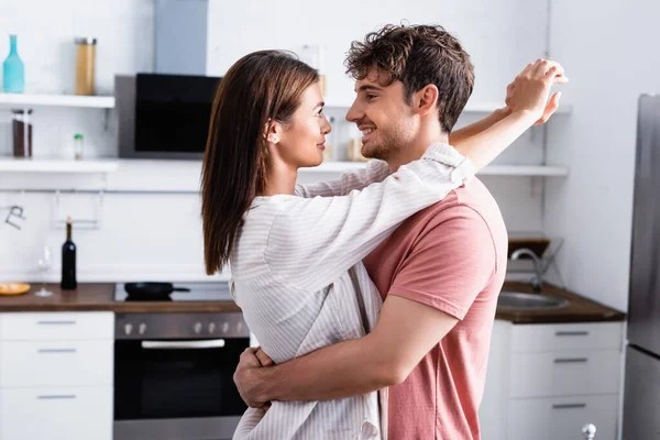 Sevdiğinizle evlenince balayını erteleyecek olsanız, birbirinize trip atar mısınız?