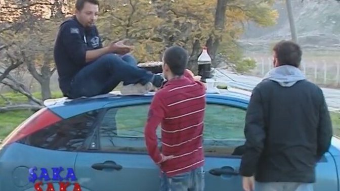 Birisinin arabanızın üstünde mangal yaptığını görseniz ne tepki verirsiniz?