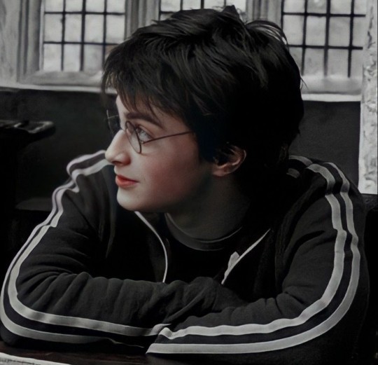 Bugün Harry Potterin doğum günü hayranı olanlar var mı?