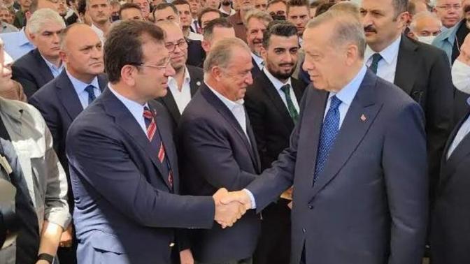 Bu fotoğrafta kim daha karizmatik?