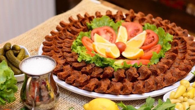 Çiğ köfte yerken yanında ayran mı yoksa şalgam suyu mu tercih ediyorsunuz?