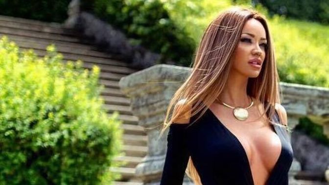 Dekolte her zaman seksi mi gösterir?