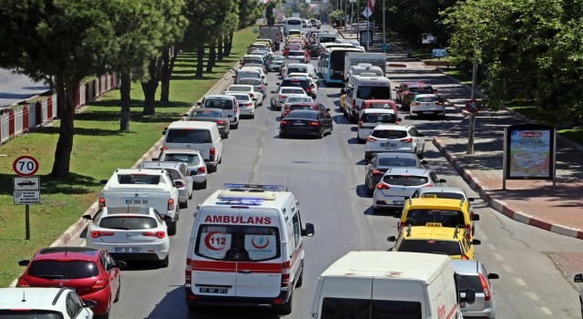 Düğün konvoyunun önünü kesen ve ambulansın geçmesine izin vermeyen 9 sürücüye toplam 11 bin TL ceza! Çok az değil mi?