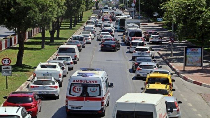 Düğün konvoyunun önünü kesen ve ambulansın geçmesine izin vermeyen 9 sürücüye toplam 11 bin TL ceza! Çok az değil mi?