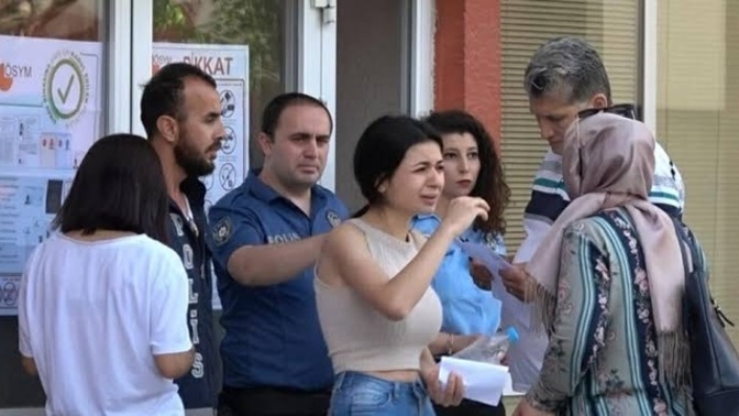 Hayatlarının en önemli sınavına geç kalan öğrencilere üzülüyor musunuz?