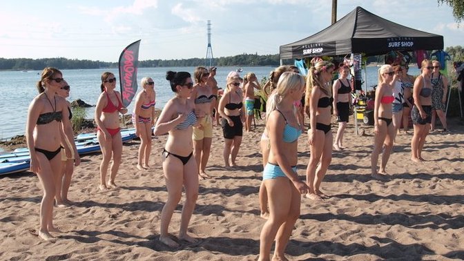 Kızlar, Yazın bikini ile aerobik yapar mısınız?