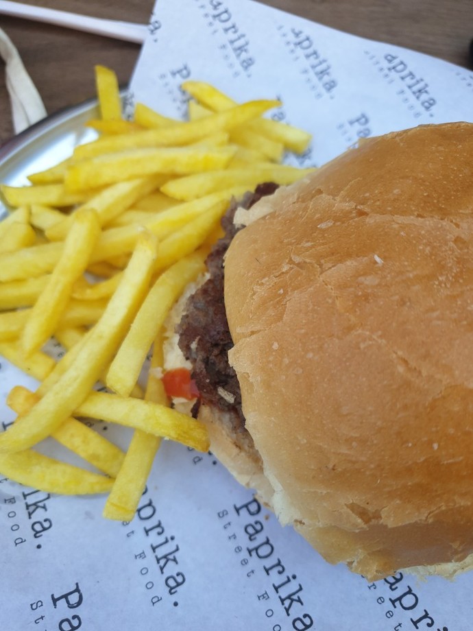 Kahvaltıda hamburger yenir mi?