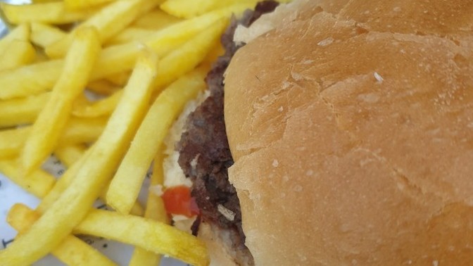 Kahvaltıda hamburger yenir mi?