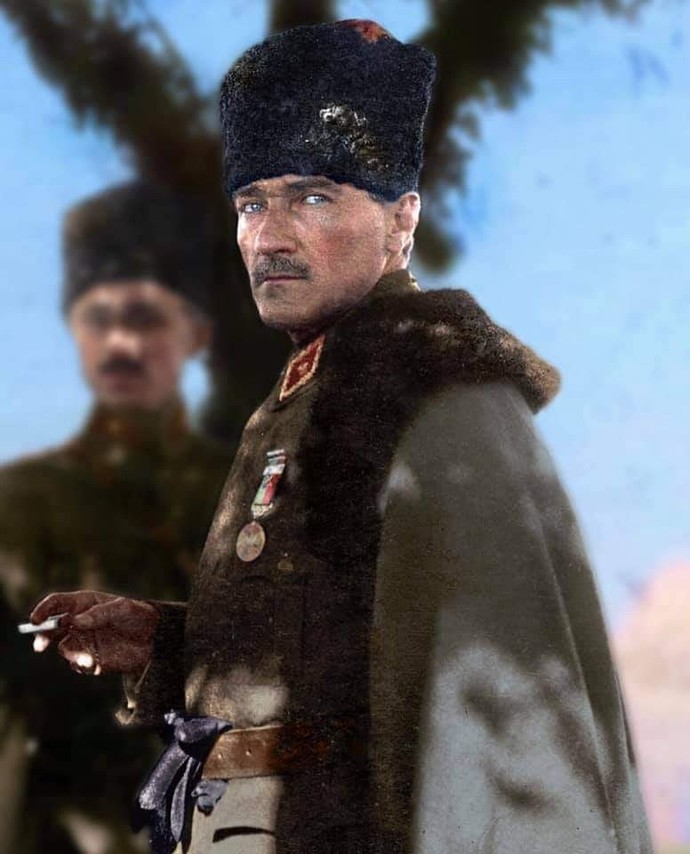 Yakışıklılar Günü şerefine soruyoruz, sence en yakışıklı ünlü bu isimlerden hangisi?