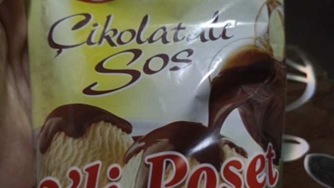 Kek için kakao yerine çikolata sosu kullansam bir şey olur mu?