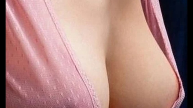 Orta büyük göğüsler mi çekici ya da küçük göğüsler mi çekici?