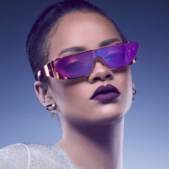 Rihanna kıyafet koleksiyonu çıkardı, sizce tutar mı?