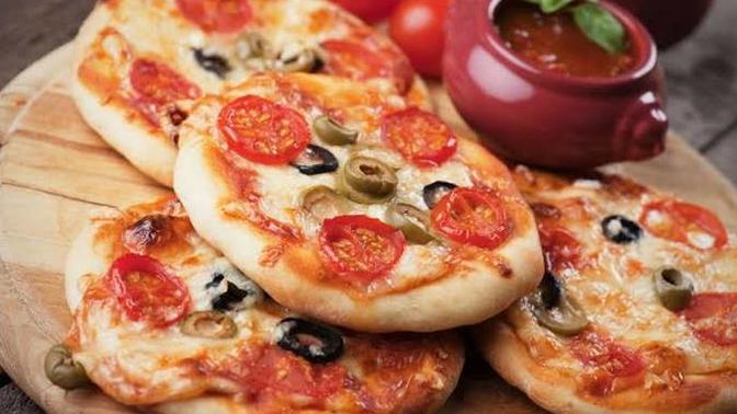 Mini poğaça pizzayı kahvaltıda tercih eder misiniz?