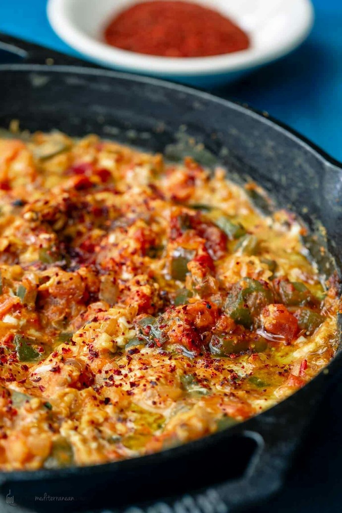 Menemen acılı mı, acısız mı olmalı?