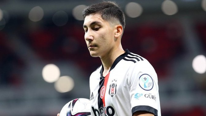 Emirhan İlkhan ile Beşiktaş yönetimi sizce hatalı mı?