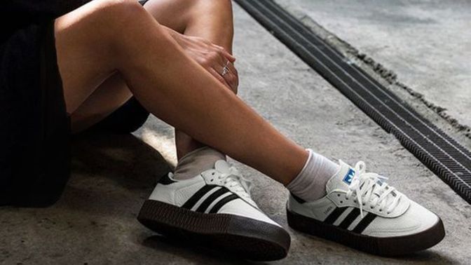 Topuklu insanı mısınız spor ayakkabı insanı mı?