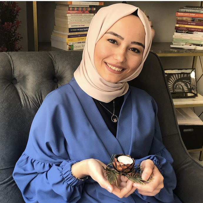 Psikolog İrem Oturaklıoglunu başarılı ve güzel buluyor musunuz?