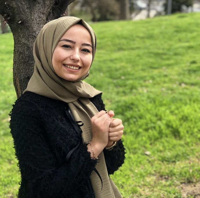 Psikolog İrem Oturaklıoglunu başarılı ve güzel buluyor musunuz?