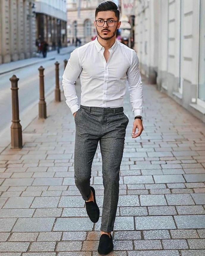 Geniş omuzlu erkekler çekici mi?