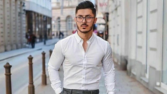 Geniş omuzlu erkekler çekici mi?