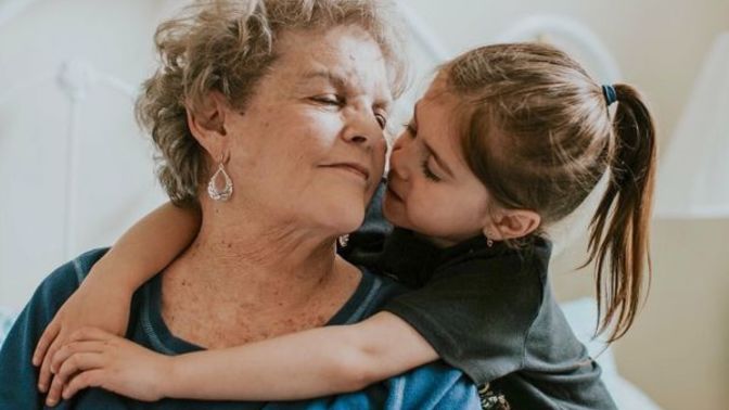 Her babaanne torununa bakmak ister benim kaynanam istemiyor. İnsan neden torununa bakmaz?