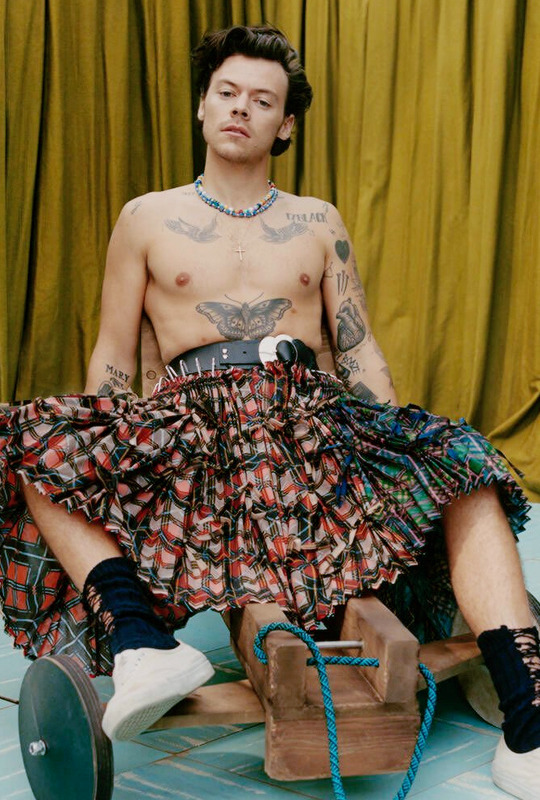 Brad Pitt ve ASAP Rocky etek giydi! Erkeklerin etek giyme modasını kaldırır mı bünyeler?