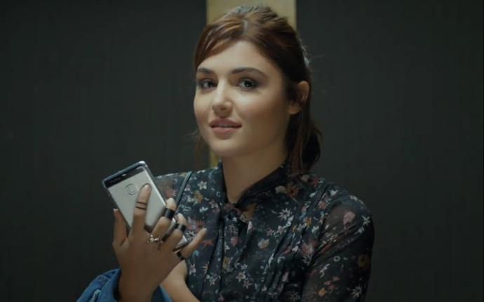 Dünya yakışıklılar gününü bahane edip sevdiğiniz kişiye mesaj attınız mı?