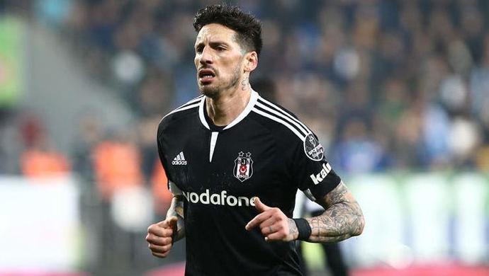 Jose Sosa, Beşiktaşı takibe aldı! Sizce Sosa, tekrardan Beşiktaş forması giyer mi?