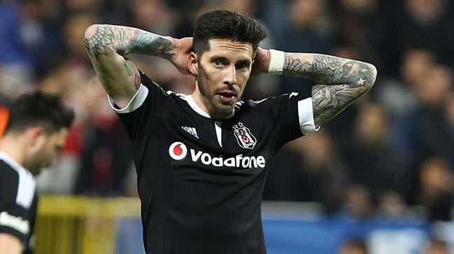 Jose Sosa, Beşiktaşı takibe aldı! Sizce Sosa, tekrardan Beşiktaş forması giyer mi?