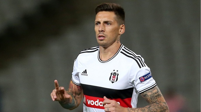 Jose Sosa, Beşiktaşı takibe aldı! Sizce Sosa, tekrardan Beşiktaş forması giyer mi?
