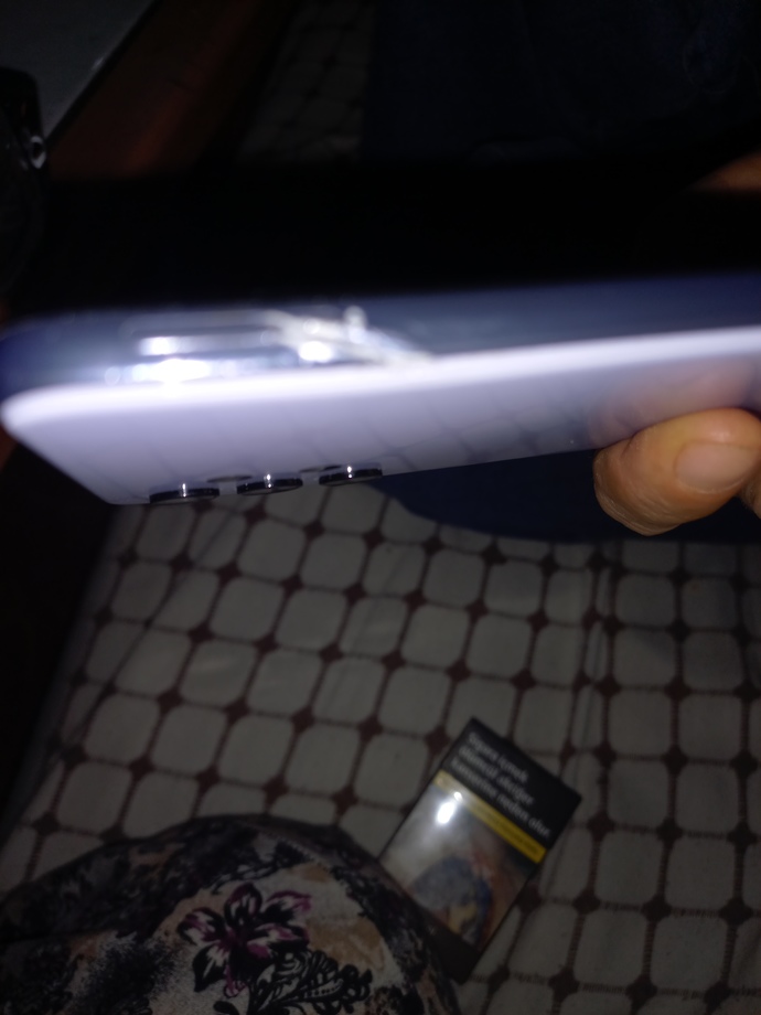 Telefonun hat takılan yeri erimiş, hat aparatı çıkmıyor. Ne yapmalıyım?