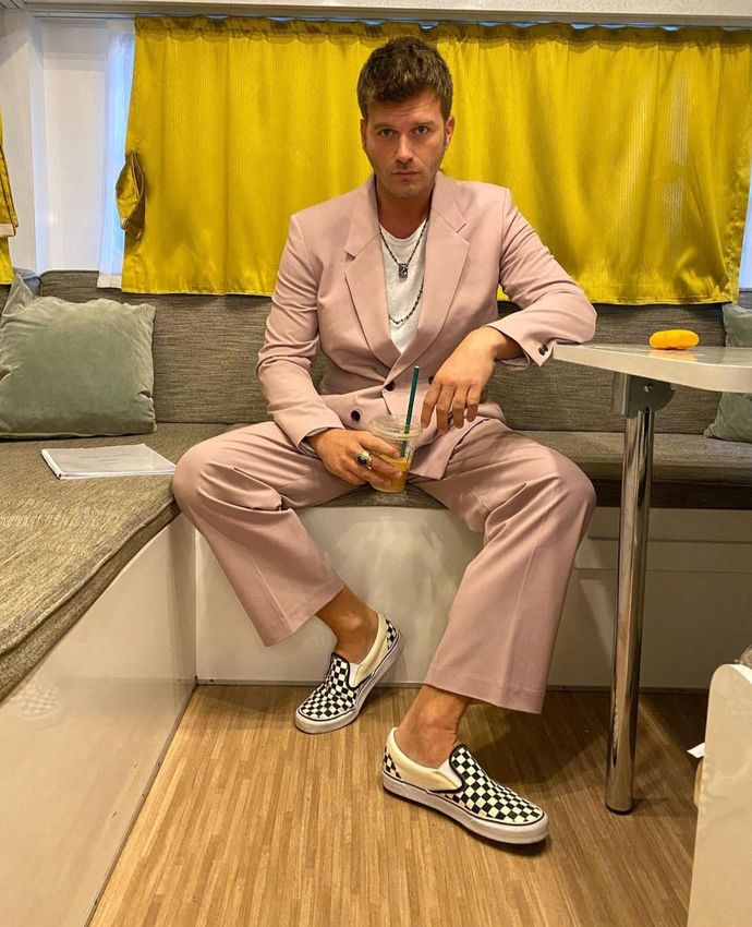Kıvanç Tatlıtuğdan yeni poz geldi. Yine çok iyi değil mi😍?