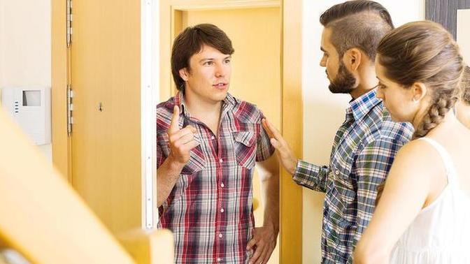 Gece yarısı çok ses yapan komşunuzun kapısına gidip uyarır mısınız?